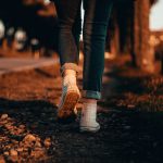 Los Beneficios de Caminar Diariamente